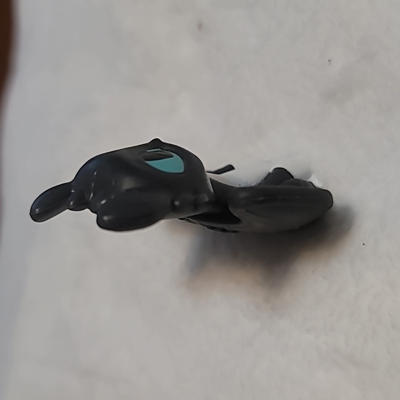 DreamWorks Dragons Mystery Dragon,flat mini-figurine fury toy w/o comp. (Black) - Picture 5 of 7